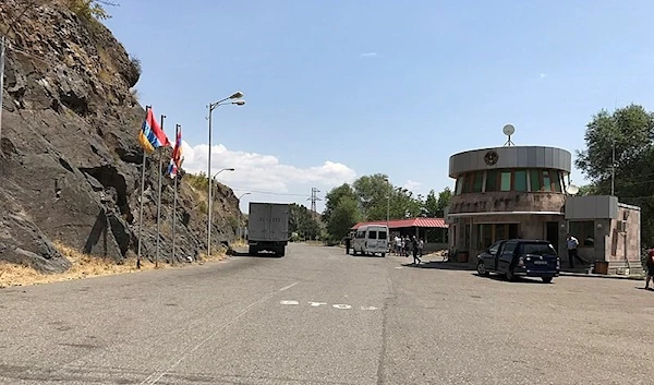 Checkpoint in the Lachin corridor in 2017 (Benoît Prieur/Wikimedia commons)