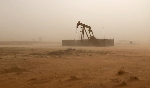 A pump jack lifts oil out of a well, during a sandstorm in Midland, Texas, U.S., April 13, 2018 (Reuters).