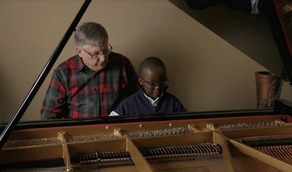 Stranger gives autistic boy a $15,000 piano after hearing him play.