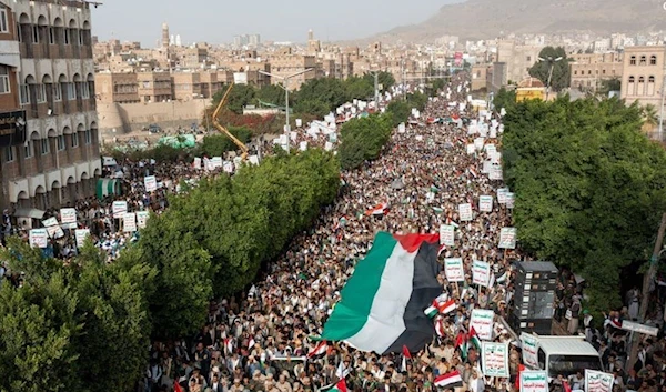 Massive numbers in Yemen take to the streets in solidarity with Palestine on October 8, 2023. (Twitter)