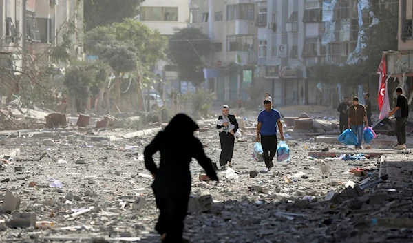 Palestinians leave their homes following Israeli bombardment on Gaza City, Palestine, Monday, Oct. 30, 2023 (AP Photo/Abed Khaled)