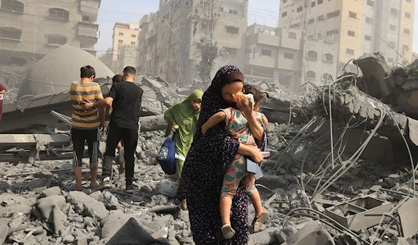 Families in Gaza trying to find refuge following an Israeli airstrike, 9 October 2023, photo (AFP)