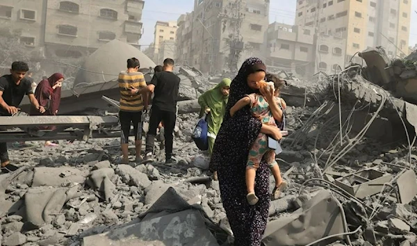 A mother and her child forced to evacuate their home following an Israeli airstrike on the Sousi mosque in Gaza City on Oct. 9. (AFP/GETTY IMAGES)