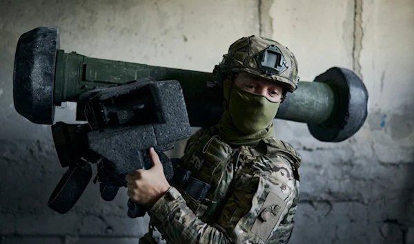 A Ukrainian soldier holds an anti-tank missile in his position in Avdiivka, Donetsk region, Friday, Aug. 18, 2023 (AP Photo/Libkos)