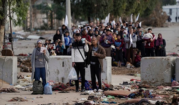 Palestinians flee to the southern Gaza Strip, on the outskirts of Gaza City, during the ongoing Israeli bombardment on Wednesday, Nov. 22, 2023 (AP)