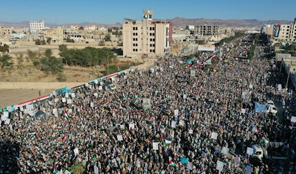 Yemenis demonstrate in support of occupied Palestine in the Yemeni capital of Sanaa, November 24, 2023 (Social media)