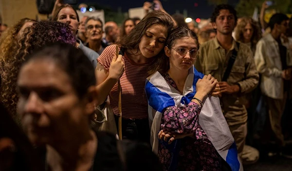 People demonstrate against Israeli Prime Minister Benjamin Netanyahu's government and in solidarity with the captives ,  Nov. 7, 2023 (AP)