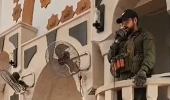 Israeli soldiers desecrate Jenin mosque during invasion