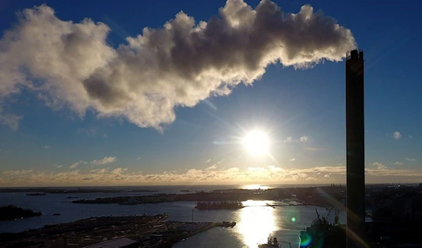 Smoke rises from the Hanasaari coal power plant in Helsinki, Finland, November 28, 2016. (Reuters)