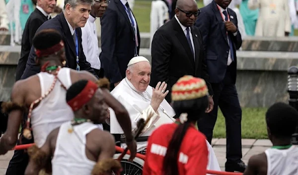 Pope Francis is welcomed by Congolese citizens upon his arrival (AFP)