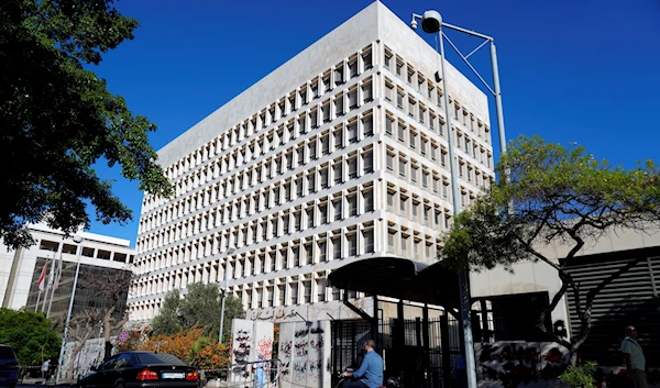 People pass by the Lebanese Central Bank, in Beirut, Lebanon, Monday, Sept. 26, 2022 (AP Photo/Bilal Hussein)