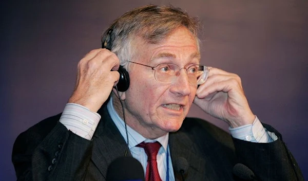 Journalist Seymour Hersh speaks at the Al Jazeera Forum "Media and the Middle East - Beyond the Headlines" in Doha April 1, 2007. (Reuters)