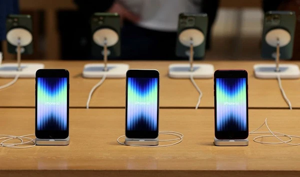 The new Apple iPhone SE is displayed at the Apple Store on 5th Avenue shortly after it went on sale in Manhattan in New York City, New York, U.S., March 18, 2022. REUTERS/Mike Segar