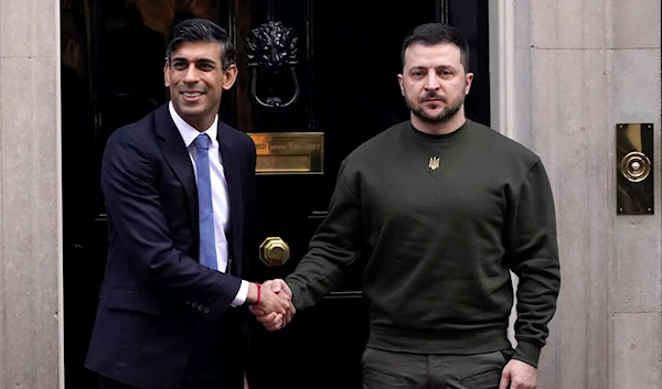 Britain's Prime Minister Rishi Sunak, left, welcomes Ukraine's President Volodymyr Zelenskyy at Downing Street in London, Wednesday, Feb. 8, 2023 (AP Photo/Alberto Pezzali)