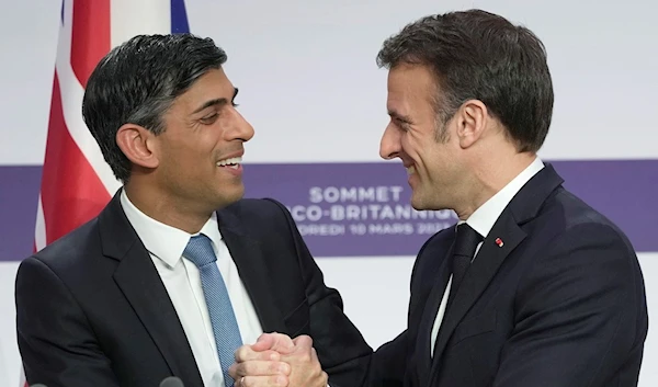 French President Emmanuel Macron, right, and Britain's Prime Minister Rishi Sunak shake hands during a joint news conference at the Elysee Palace in Paris, Friday, March 10, 2023 (AP Photo/Kin Cheung, Pool)