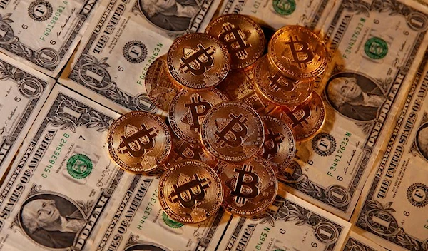 Representations of virtual currency Bitcoin and U.S. dollar banknotes are seen in this picture illustration taken January 27, 2020 (Reuters).