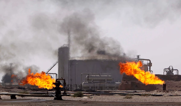 Gas flares are seen at the Rumaila oil refinery, near the city of Basra, 550 kilometers (340 miles) southeast of Baghdad, Iraq, November 9, 2009 (AP)