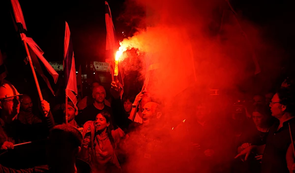 Israelis protest against plans by Prime Minister Benjamin Netanyahu's government to overhaul the judicial system in 'Bnei Brak' near 'Tel Aviv', occupied Palestine, March 23, 2023 (AP)