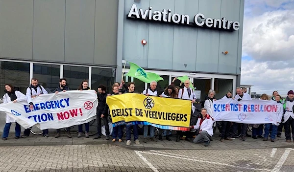 The activists protesting at Eindhoven Airport on March 25, 2023 (Twitter/Scientist Rebellion Netherlands)