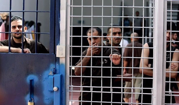 Palestinian prisoners in the Israeli Ramon prison in the occupied territories. (Twitter)