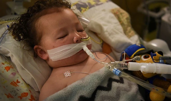 Adrian James, 2, who tested positive for the coronavirus disease (COVID-19), breathes with the help of a ventilator at SSM Health Cardinal Glennon Children's Hospital in St. Louis, Missouri, U.S., October 5, 2021. (Reuters)