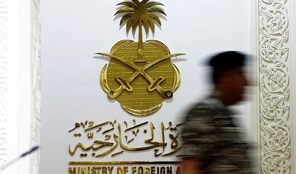 A member of Saudi security forces stands guard at the headquarters of the Saudi Ministry of Foreign Affairs in Riyadh, Saudi Arabia, in this November 16, 2017 (REUTERS)