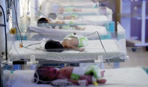 In this photograph newly born babies lie in a maternity ward at a government hospital in Gwalior.  (AFP)