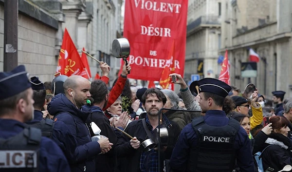 Furious French protest the government's pension bill with casserolade.