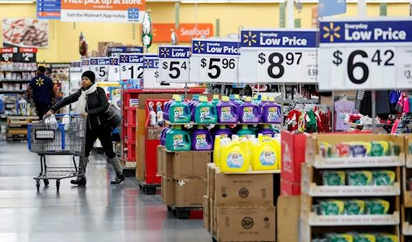 A customer pushes a shopping cart at a Walmart store in Chicago, Illinois, U.S. November 23, 2016. (REUTERS)