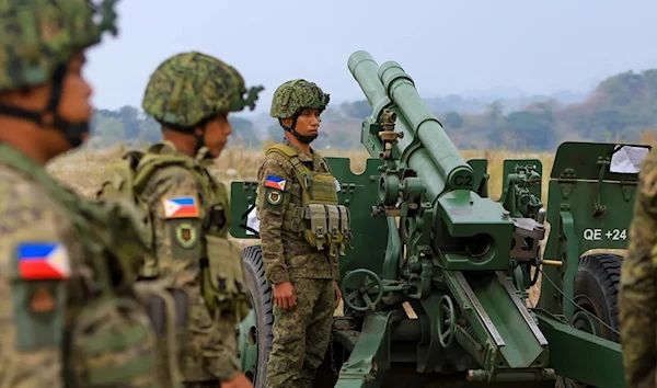 Filipino troops prepare to fire artillery shells in a joint live-fire drill with the US army during the 'Balikatan' drills New Clark City, Philipines, 14 April 2023. (AP)