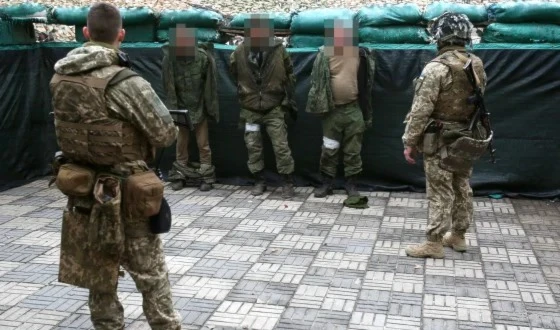 Russian fighter held in the captivity of Ukrainian forces near the city of Luhansk, Russia, 24 February 2022. (AFP)