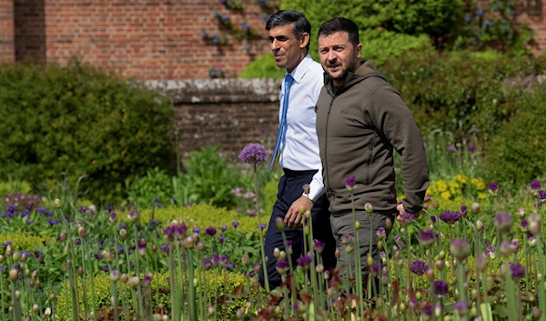 Britain's Prime Minister Rishi Sunak, left, and Ukraine's President Volodymyr Zelenskyy, walk in the garden at Chequers, the prime minister's official country residence, in Aylesbury, England, May 15, 2023 (AP)