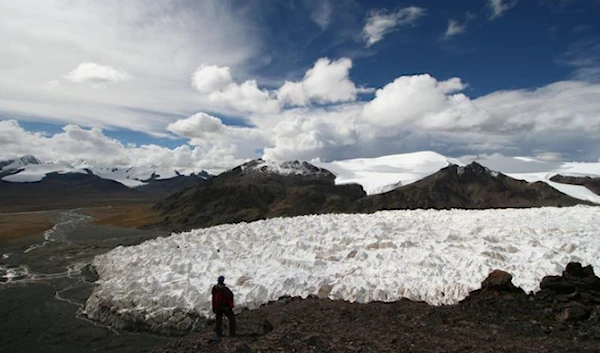 Chinese scientists begin ecological security project on Everest