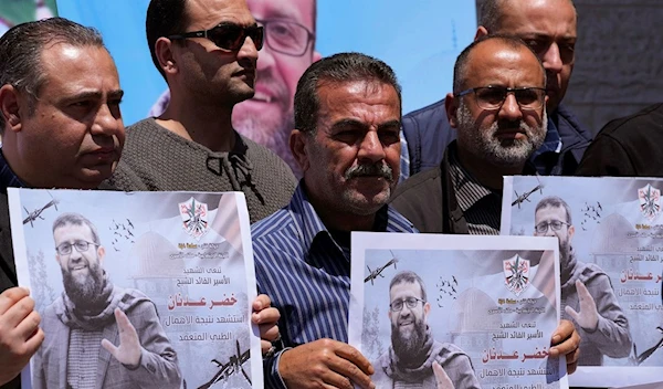 Palestinian prisoners hold Israeli prison guards hostage