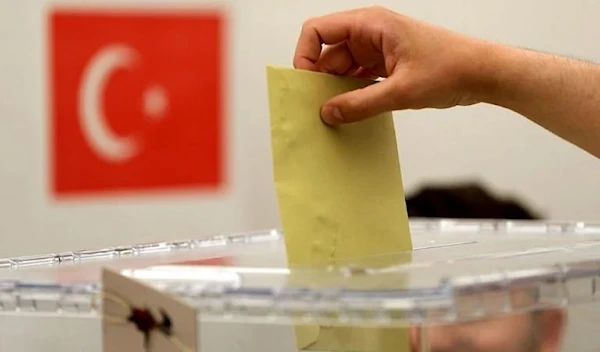 A man casts his vote at a polling station at the Turkish consulate in Germany(AFP)