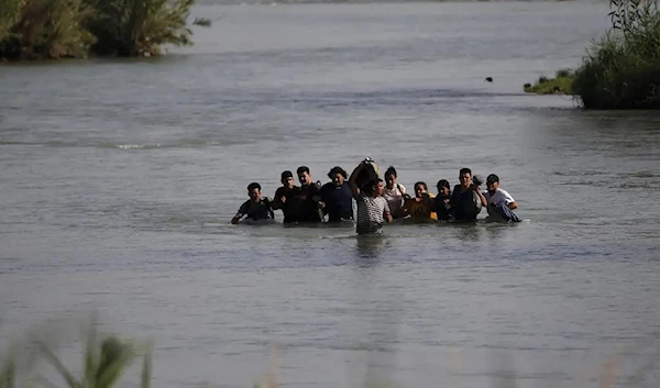 Refugee trying to cross the Rio Grande River (AP)