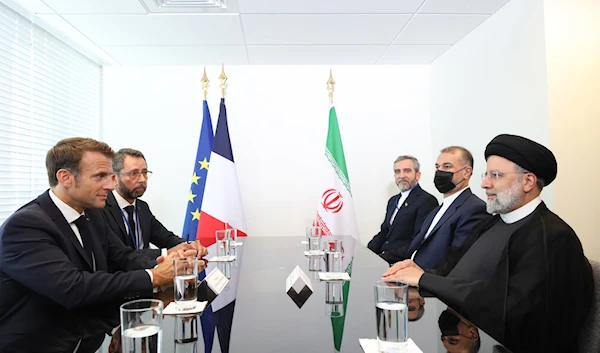 French President Emmanuel Macron and Iranian President Ebrahim Raisi meet at the sidelines of the UNGA, September 2022 (handout by Iranian Presidency)