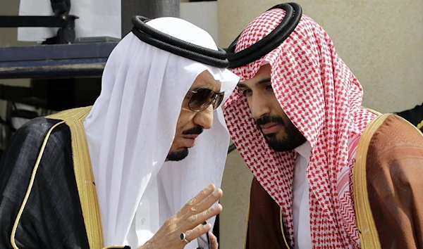 King Salman bin Abdulaziz Al-Saud speaks to the Crown Prince Mohammed bin Salman Al-Saud ahead of the opening of Gulf Cooperation Council meeting, Riyadh, Saudi Arabia, May 14 2012. (AP)