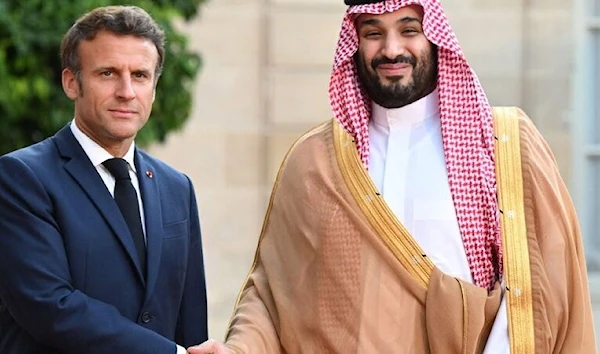 =France's President Emmanuel Macron greets Saudi Crown Prince Mohammed bin Salman as he arrives at the Elysee Palace in Paris on July 28, 2022. (AFP)