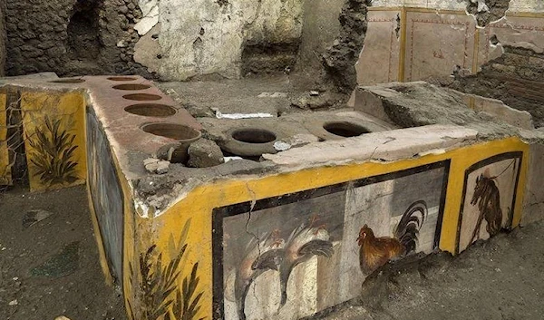 Possible "ancestor of pizza" painting found in Roman ruins of Pompeii. (AP)