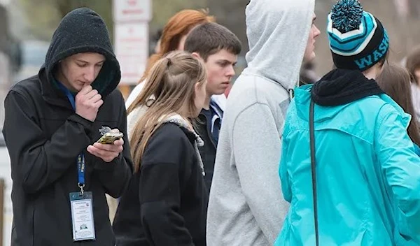 Teenagers in Washington using phones (AFP)