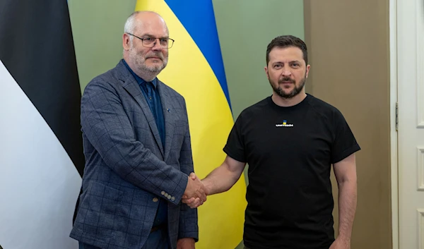 Ukrainian President Volodymyr Zelensky shakes hands with Estonian President Alar Karis, Kiev, Ukraine, June 2 2023. (Reuters)