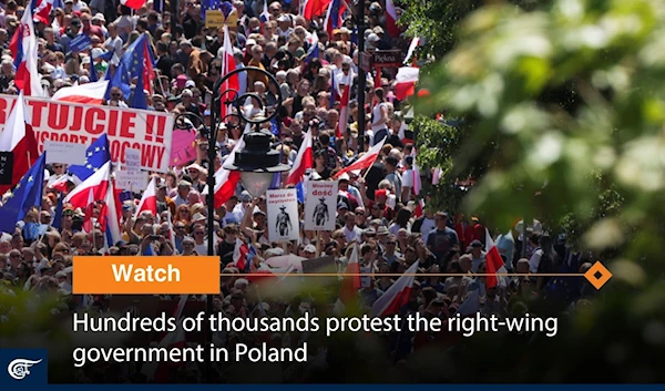 Hundreds of thousands protest the right-wing government in Poland