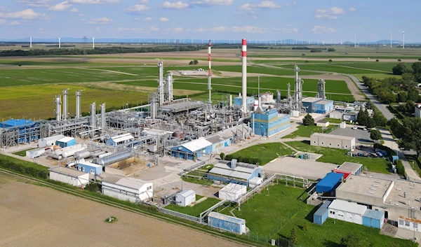 Natural gas processing plant in Aderklaa, Lower Austria. (Wikimedia Commons)