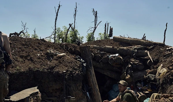 A Ukrainian soldier sits in a trench on the frontline near Bakhmut, Donetsk region, Tuesday, July 4 2023 (AP photo)