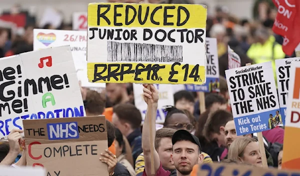 Senior doctors in England hold first walkout in decade