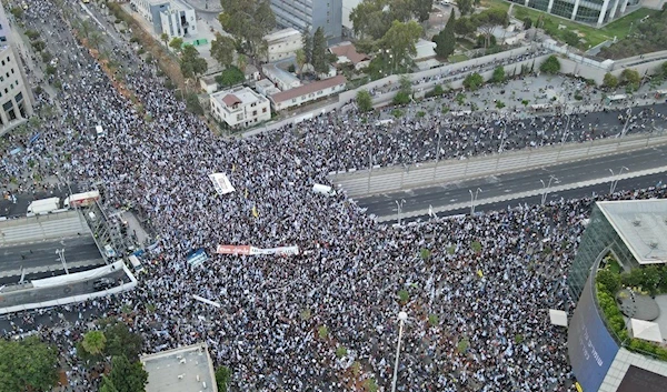 One protest in the face of another; overhaul supporters in 'Tel Aviv'