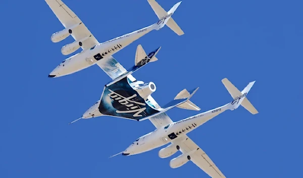 Virgin Galactic sends first tourist passengers into space