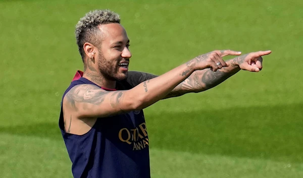 Neymar gestures during a training session, Paris Thursday, July 20, 2023 (AP)