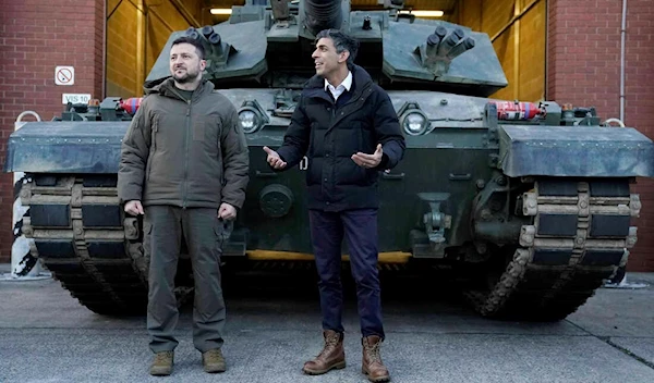 Ukrainian President Volodymyr Zelenskyy (left) and British Prime Minister Rishi Sunak at a military facility in Lulworth, Dorset, UK in February 2023 (AP)